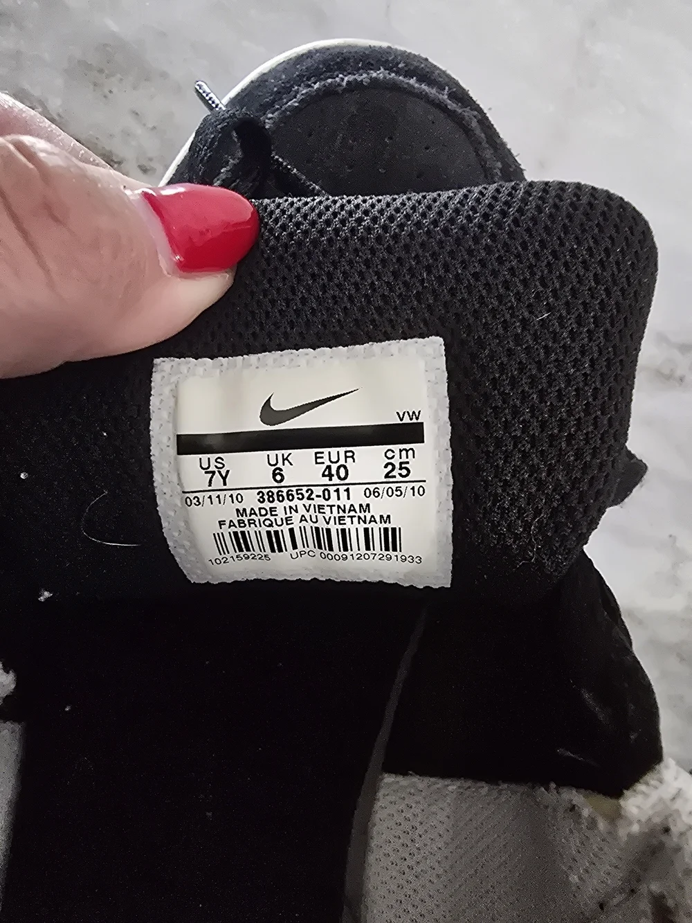 Nike Mogan 6.0 Skate Shoes Black White Size 7Y